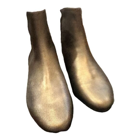 NEW LOGO By Lori Goldstein GABBI Metallic Pewter chelsea Ankle Booties size 7.5 - Picture 2 of 8